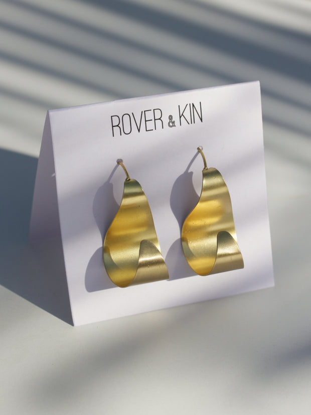 Golden Curve Threader Earrings